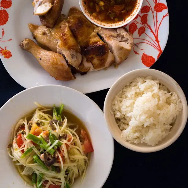 Foto von Klassischer Gedämpfter Klebreis – fertig angerichtet