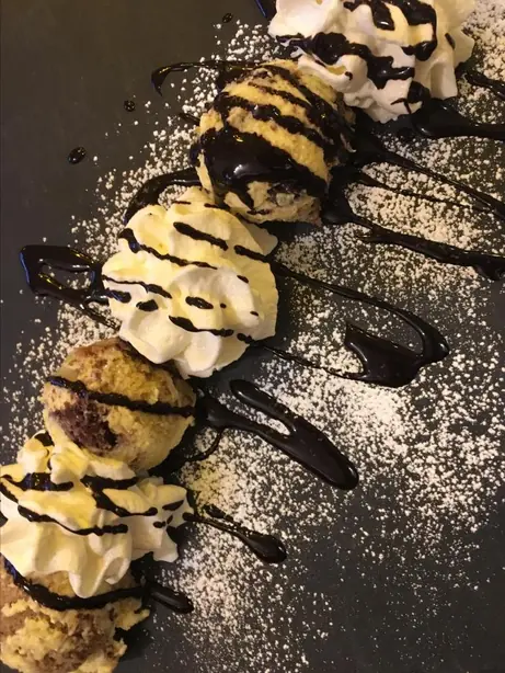 Foto von Ungarische Schomlauer Nockerl Somlói – fertig angerichtet