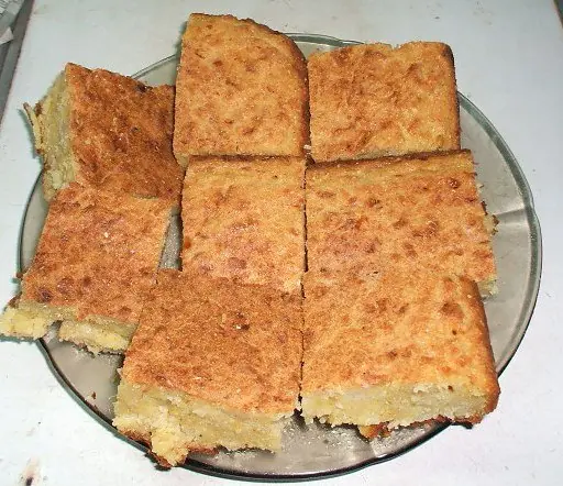 Foto von Paraguayische Sopa Paraguaya klassisch – fertig angerichtet