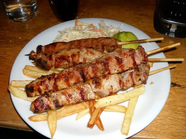 Foto von Griechische Souvlaki Spieße – fertig angerichtet