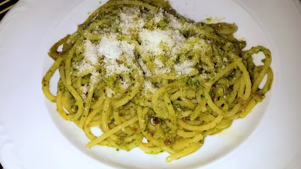 Foto von Klassisches Pesto alla Genovese – fertig angerichtet