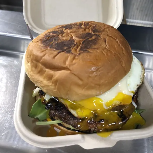 Foto von Filipinischer Chori Burger klassisch – fertig angerichtet