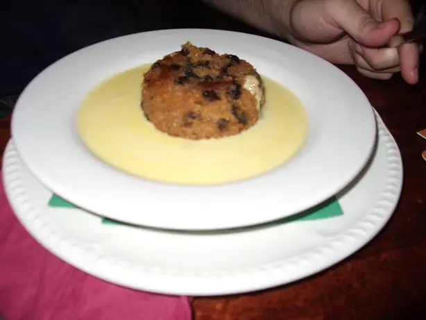 Foto von Englischer Spotted Dick klassisch – fertig angerichtet