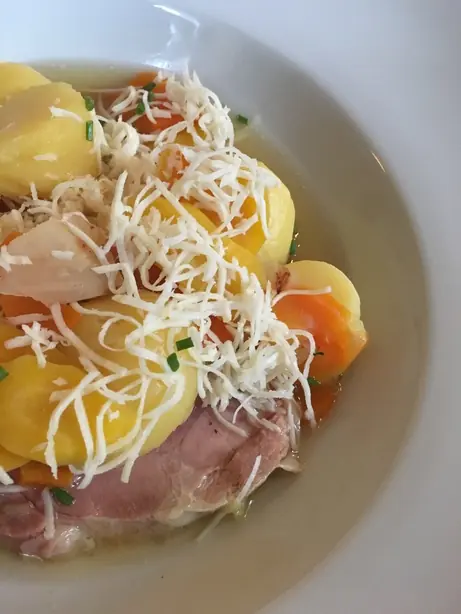 Foto von Steirisches Wurzelfleisch klassisch – fertig angerichtet