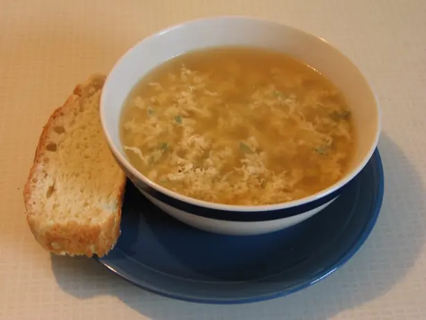 Foto von Römische Stracciatella Suppe – fertig angerichtet