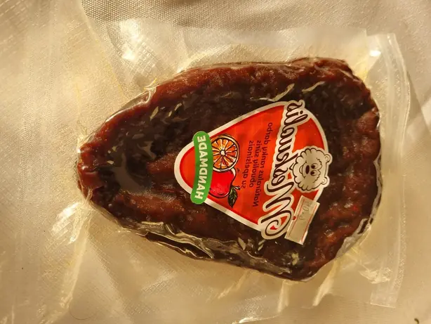 Supakuotas obuolių sūris (Lithuania) – Foto: Bearas (CC BY-SA 4.0)