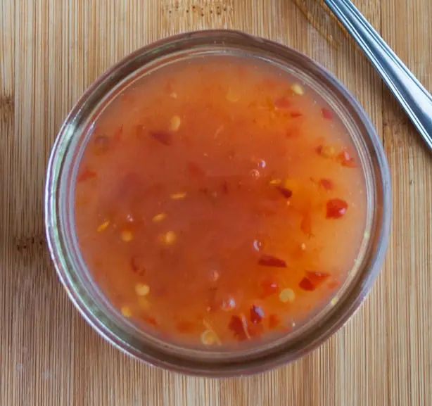 Foto von Scharfes Chiliöl Szechuan-Art – fertig angerichtet