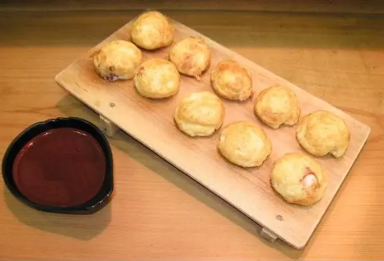 Foto von Japanische Akashi-yaki Oktopusbällchen – fertig angerichtet