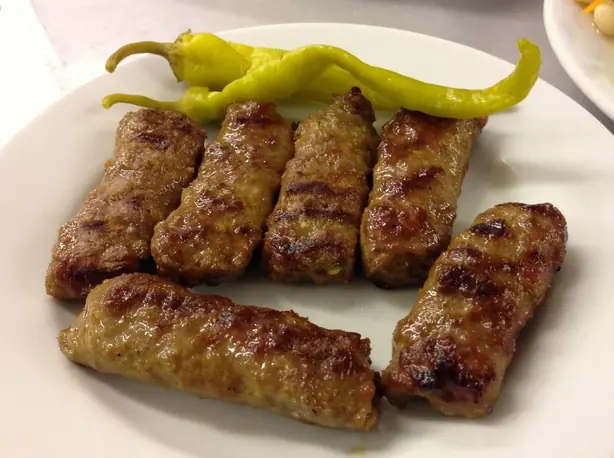 Foto von Türkische Kuru Köfte Klassisch – fertig angerichtet