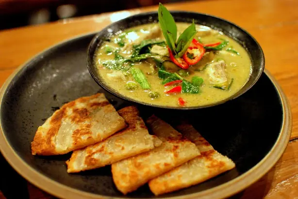 Foto von Grünes Thai-Curry Kaeng Khiao Wan – fertig angerichtet