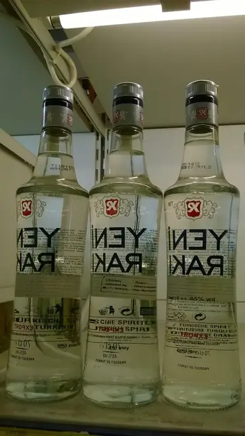 Foto von Türkischer Rakı klassisch – fertig angerichtet