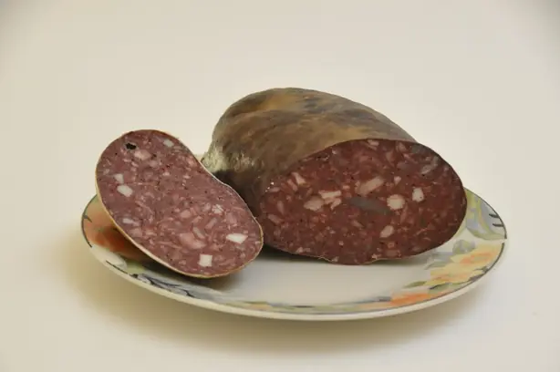 Foto von Thüringer Rotwurst hausgemacht – fertig angerichtet