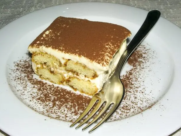 Foto von Klassisches Tiramisù – fertig angerichtet