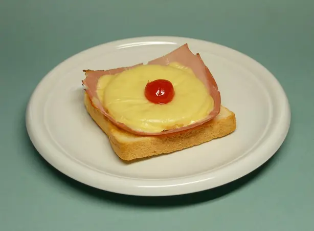 Foto von Klassischer Toast Hawaii – fertig angerichtet