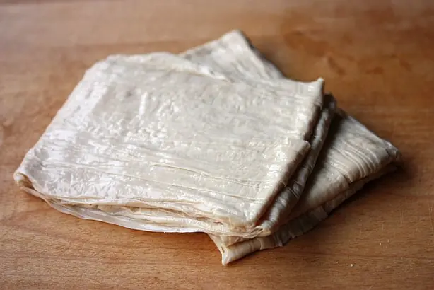 Foto von Chinesisches Tofu-Skin-Röllchen – fertig angerichtet