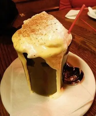 Foto von Klassischer Amerikanischer Eggnog – fertig angerichtet