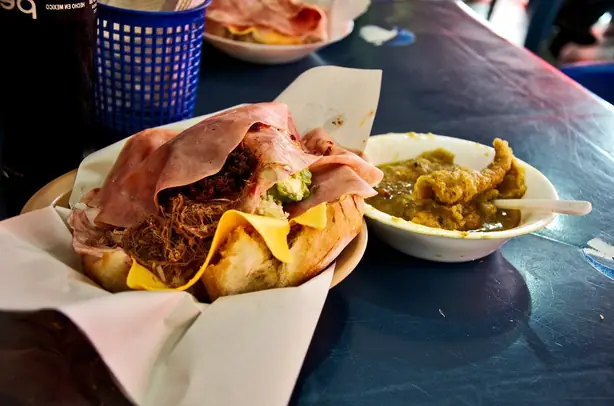 Foto von Mexikanisches Chicharrón in Salsa Roja – fertig angerichtet