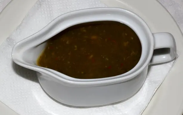 Foto von Georgische Pflaumensauce Tqemali – fertig angerichtet