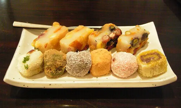 Foto von Koreanische Reiskuchen Tteok klassisch – fertig angerichtet