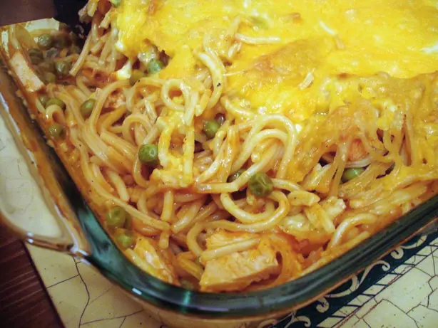 Foto von Klassisches Hühnchen Tetrazzini – fertig angerichtet