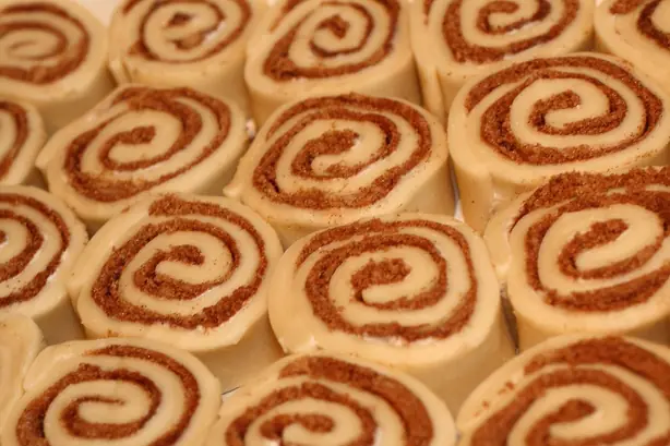 Uncooked cinnamon roll buns, March 2010 – Foto: Eric Petruno (CC BY-SA 2.0)