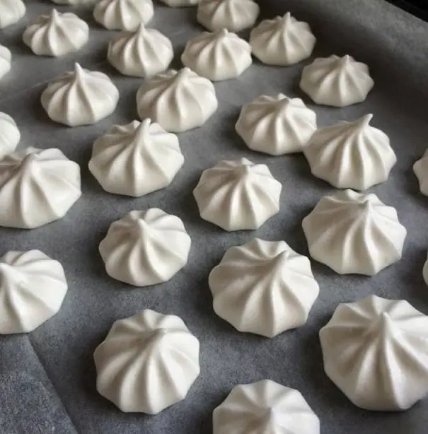 Vegan meringue kisses (cropped) 1 – Foto: Hagar Or Ringel Maman (הגר אור (CC BY-SA 3.0)