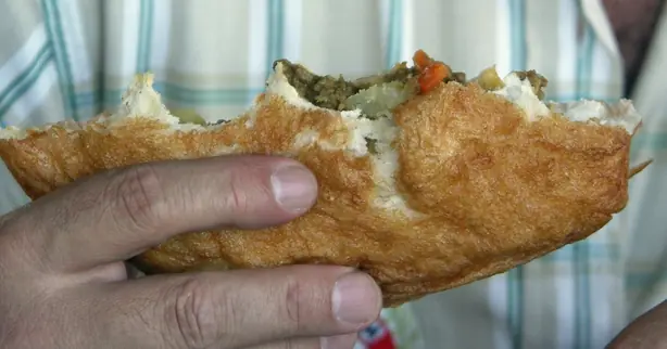 Foto von Südafrikanische Vetkoek klassisch – fertig angerichtet