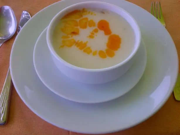 Foto von Türkische Hochzeitssuppe Düğün Çorbası – fertig angerichtet