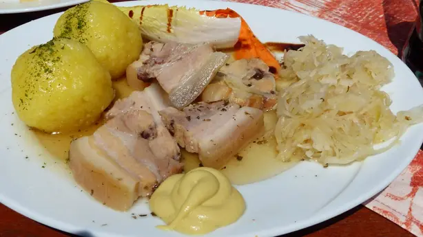 Foto von Klassisches Kesselfleisch Wellfleisch (2) – fertig angerichtet