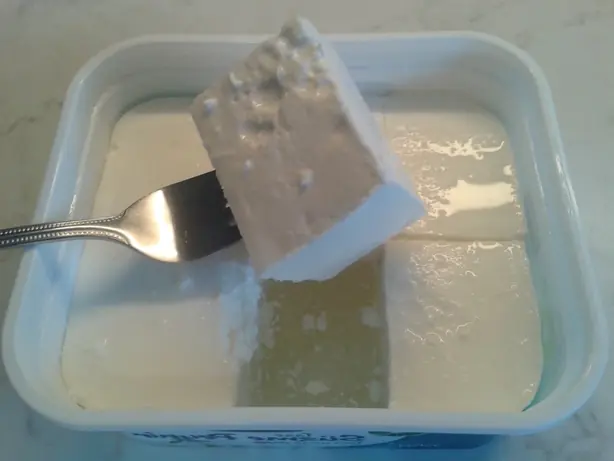 Foto von Türkischer Beyaz Peynir selbstgemacht – fertig angerichtet