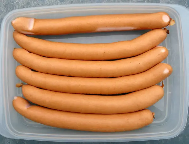 Foto von Hausgemachte Wiener Würstchen klassisch – fertig angerichtet