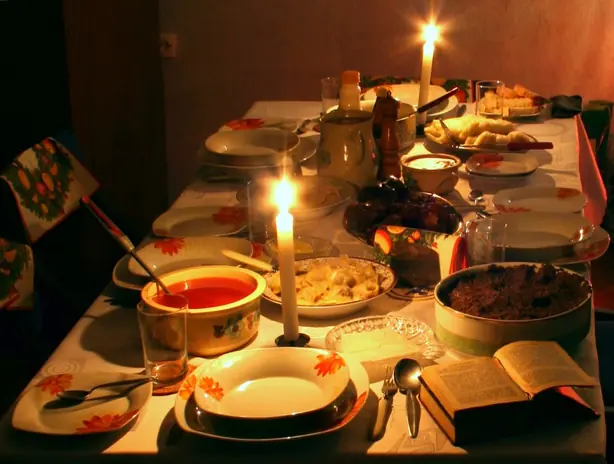 Foto von Polnische Weihnachts-Pierogi mit Sauerkraut – fertig angerichtet