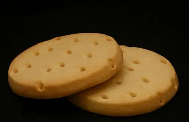 Foto von Traditionelle Verdauungskekse im viktorianischen Stil – fertig angerichtet