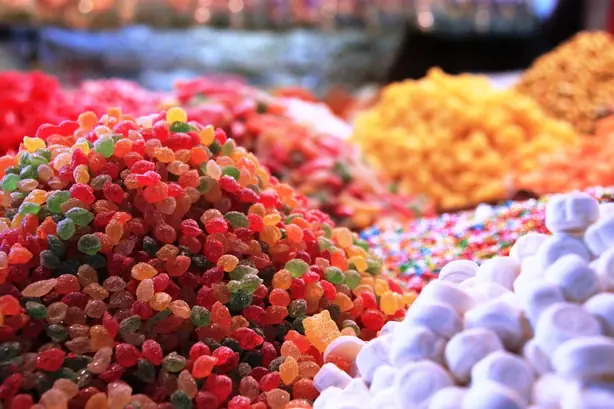 Foto von Selbstgemachte Zuckerstangen (Candy Canes) – fertig angerichtet