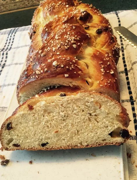 Foto von Allerheiligenstriezel – fertig angerichtet