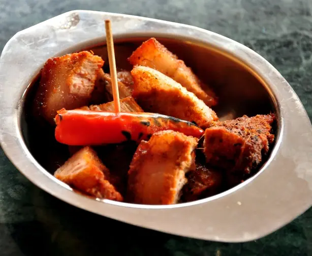 Foto von Nepalesisches Lamm-Sekuwa klassisch – fertig angerichtet