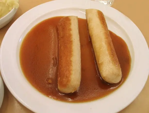 Foto von Klassische Gebratene Wollwurst – fertig angerichtet