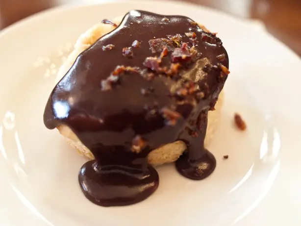 Foto von Südstaaten Chocolate Gravy klassisch – fertig angerichtet